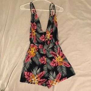 Fashionnova floral romper 🌺
